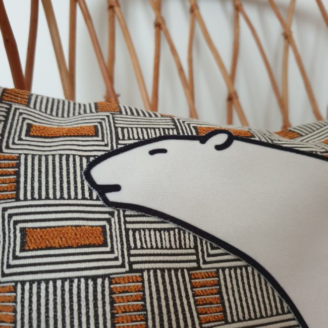 Coussin Ours Pompon