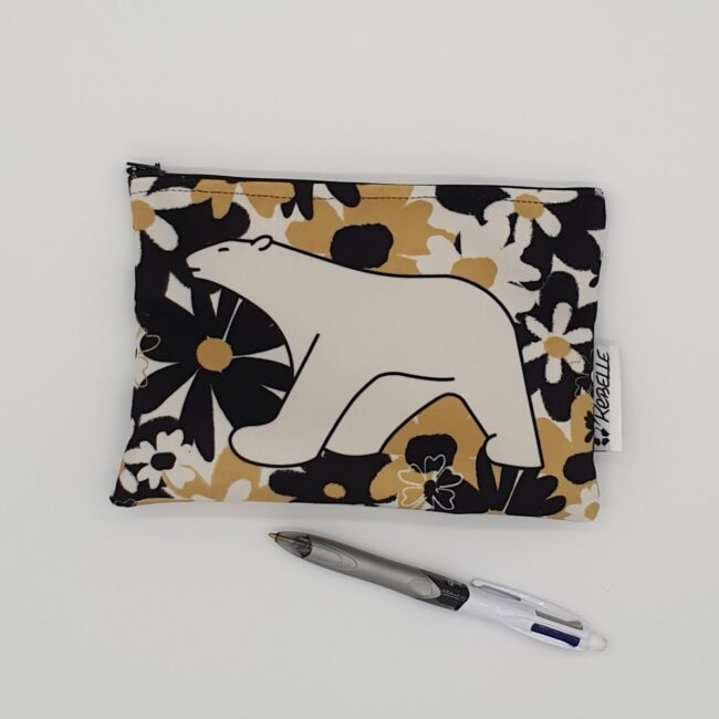 pochette ours pompon