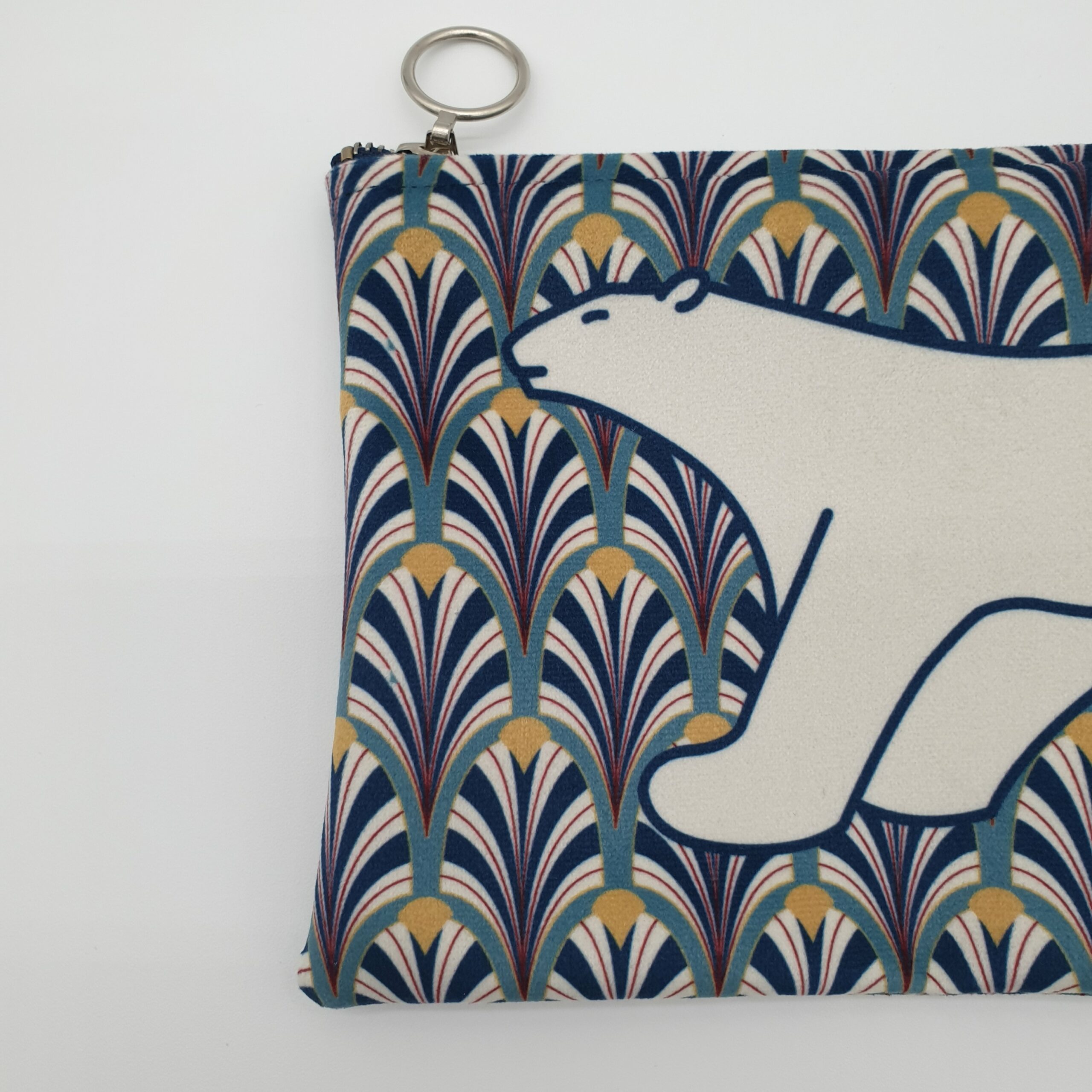 pochette ours pompon