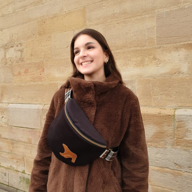 sac banane velours ours blanc pompon