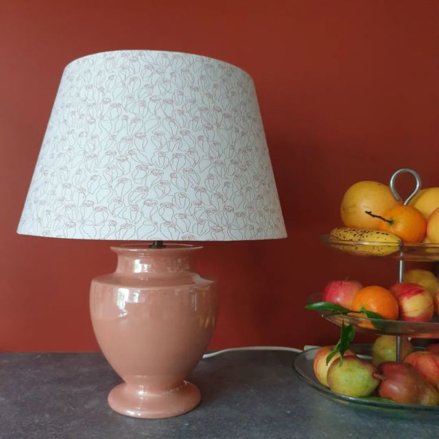 [Mon 1er abat-jour sur mesure]
La cliente voulait le motif chouettes assorti à la couleur de son pied de lampe. Elle a choisi la teinte sur le nuancier. Décidément j'aime beaucoup cette nouvelle activité ! 🦉
#abatjoursurmesure #abatjour #chouette #motifchouette