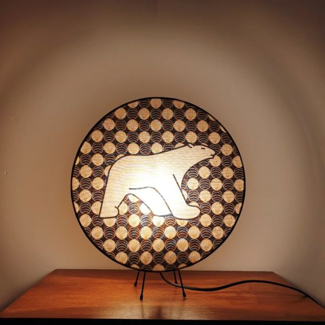 [Nouveautés]
Le support Abat-jour est mon nouveau support de créativité. J'adore cette technique.
Les structures sont fabriquées en Bourgogne,  motifs exclusifs @maison_re_belle imprimés en France. 
Quel modèle préférez vous ?
Ces lampes sont visibles chez @mahasiahdijon.
D'autres modèles sont exposés chez @lespepitesdijon .
#lampeoriginale #lampedesign #abatjoursurmesure #abatjour #lampeaposer #lampeours #oursfrançoispompon #francoispompon