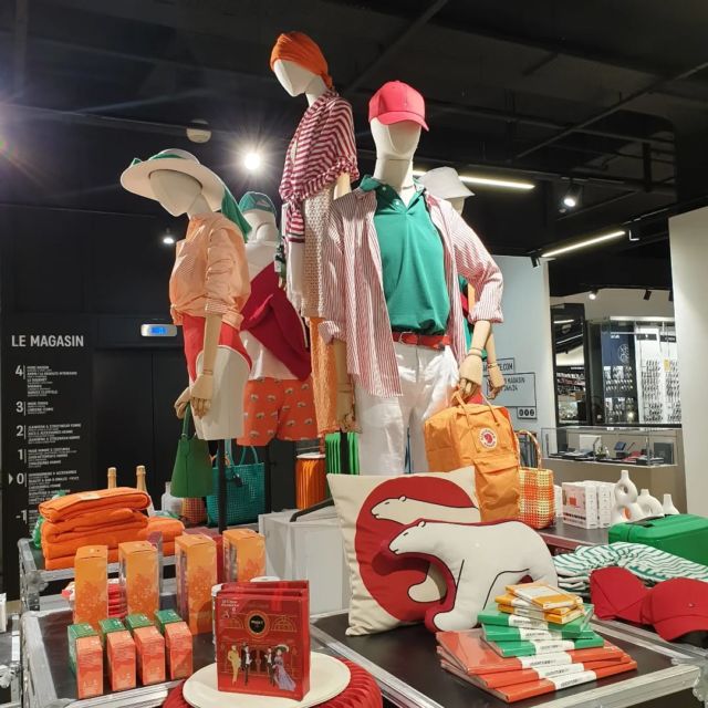 Quand les Galeries Lafayette intègrent dans leur mise en scène des coussins Maison ReBelle,  je suis fière ❤. 
Merci à la formidables équipe du grand magasin avec mention particulière à Sylvie.
#galerieslafayettedijon #francoispompon #oursfrançoispompon #oursdecoratif #maison_re_belle